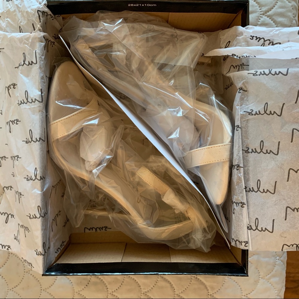 Lulu’s Formal Heels - Picture 6 of 6
